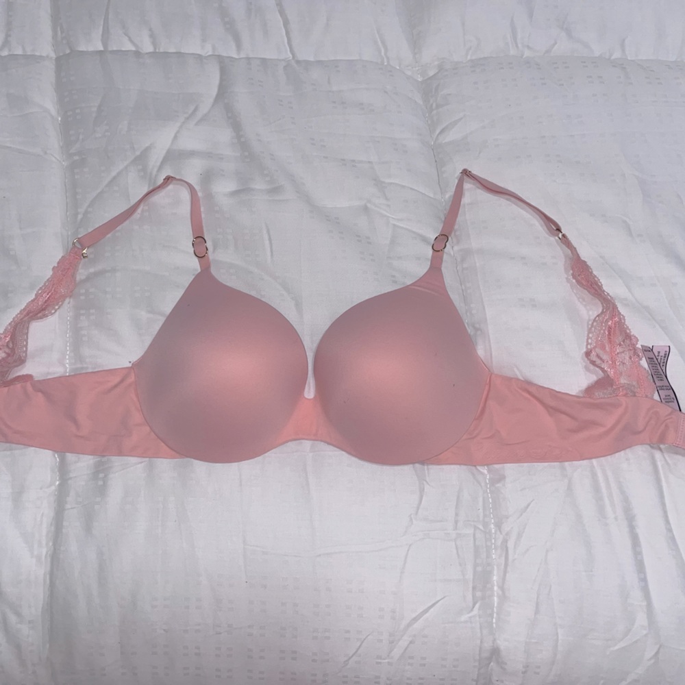 Victoria secret’s Bra salmon color, size 34 C
